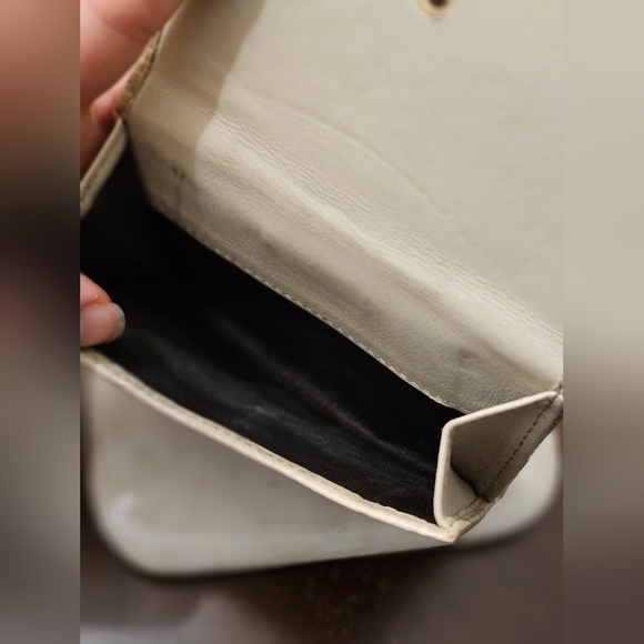 Authentic Gucci wallet with bow - Picture 8 of 13